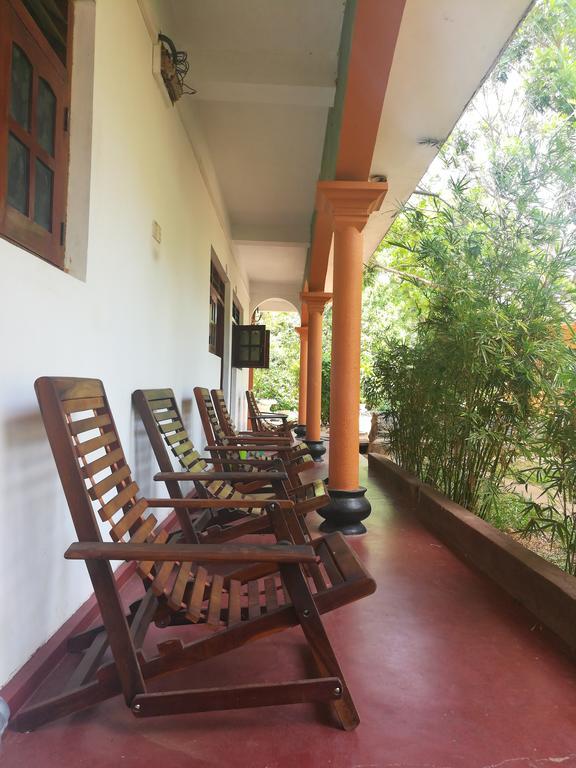 Walawe Park View Hotel Удавалаве Экстерьер фото