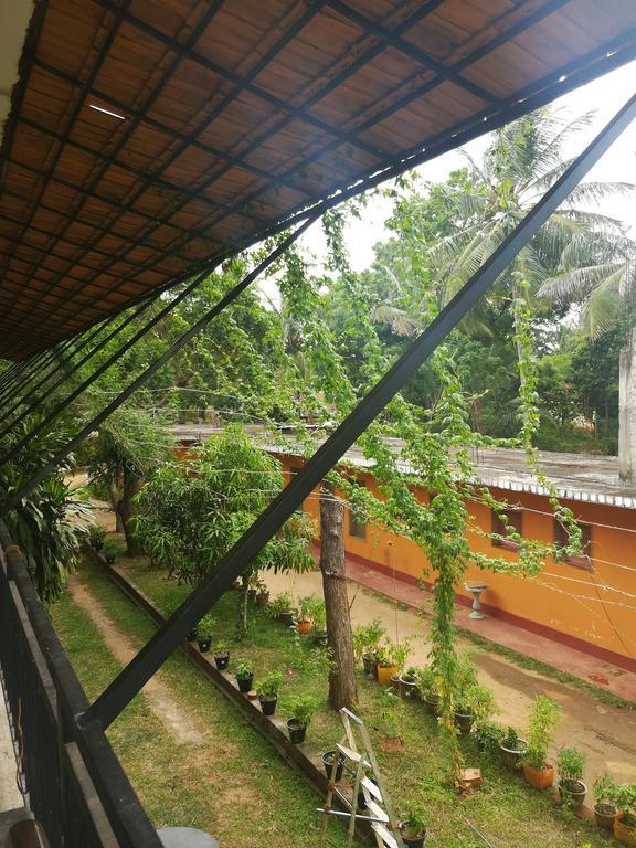 Walawe Park View Hotel Удавалаве Экстерьер фото