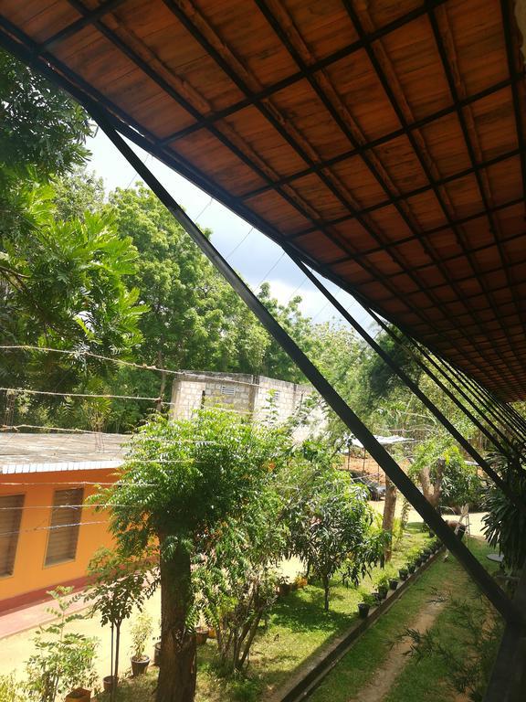 Walawe Park View Hotel Удавалаве Экстерьер фото